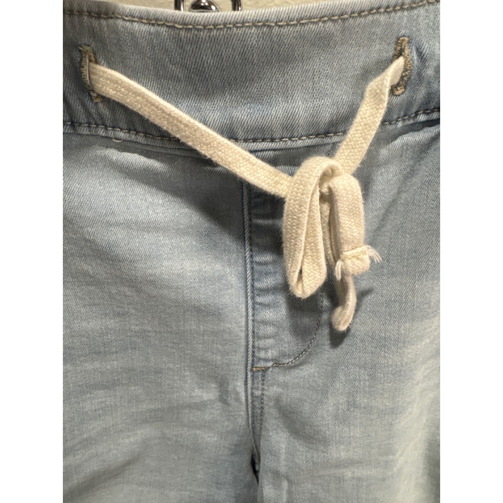 Torrid Weekend 8" Bermuda Super Soft Light Wash Denim Pull On Shorts - Picture 3 of 6